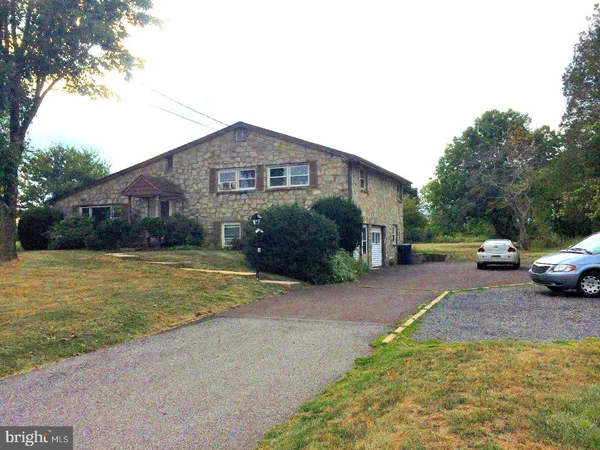 $1,700 | 185 Wambold Road, Harleysville, PA 19438