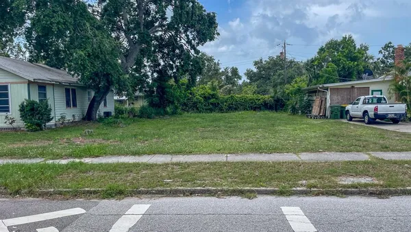 a view of a house with a back yard