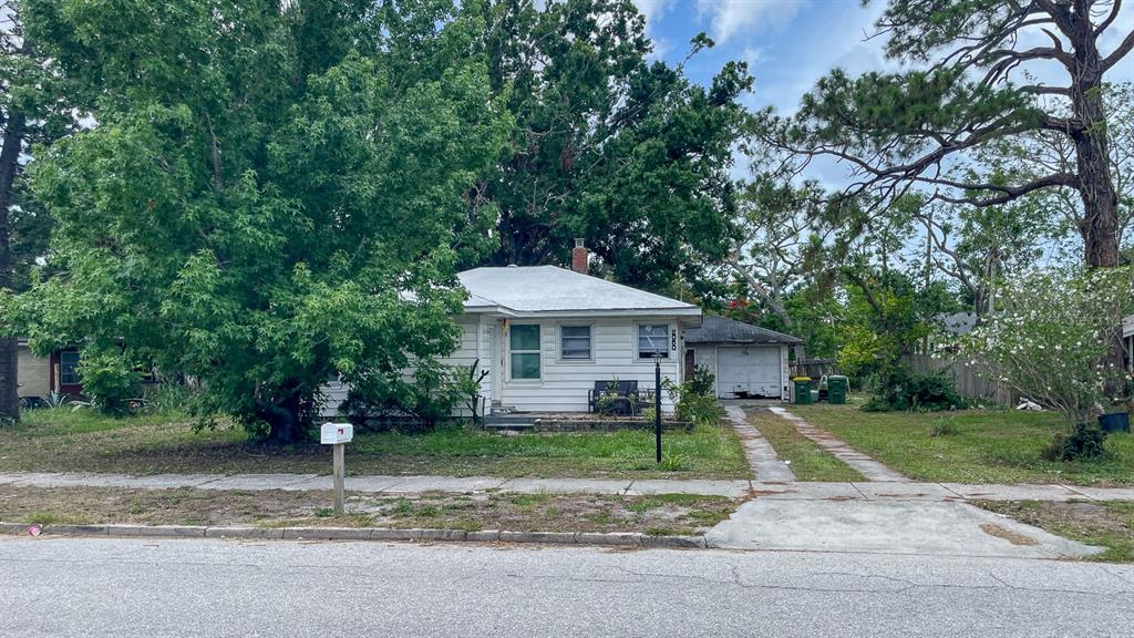 2050 10th Street Sarasota, FL 34237 - Photo 6 of 16 a house view with a outdoor space