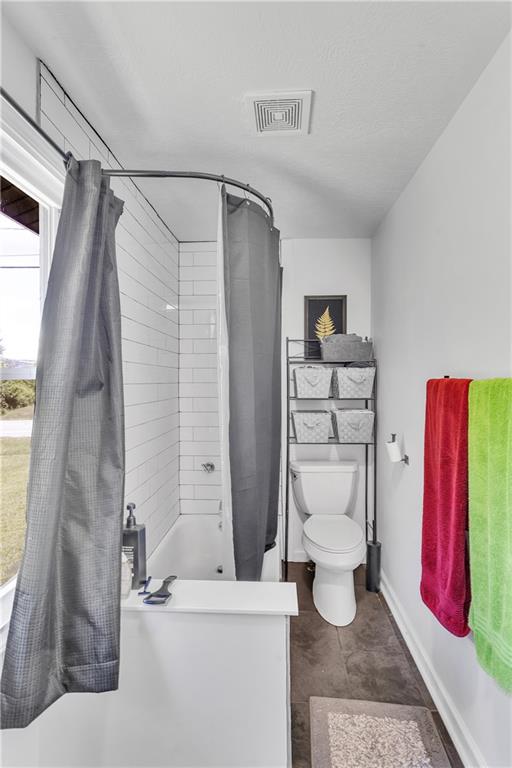 1747 Galilee Road Wampum, PA 16157 - Photo 12 of 32 The bathroom’s crisp design enhances the home’s move-in-ready appeal.