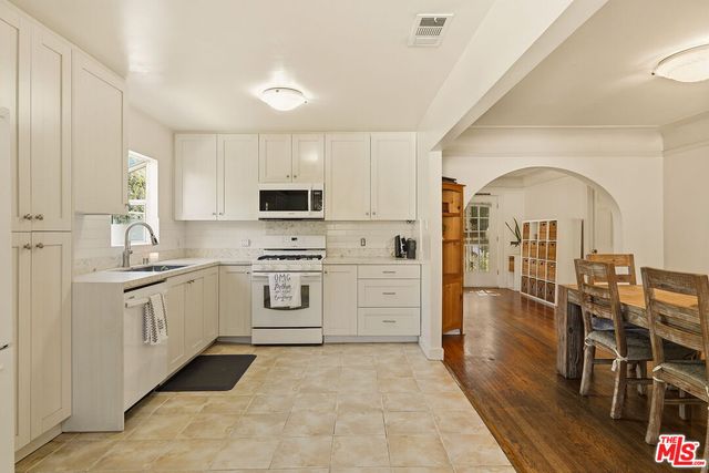 $1,195,000 | 6603 Willoughby Avenue, Los Angeles, CA 90038