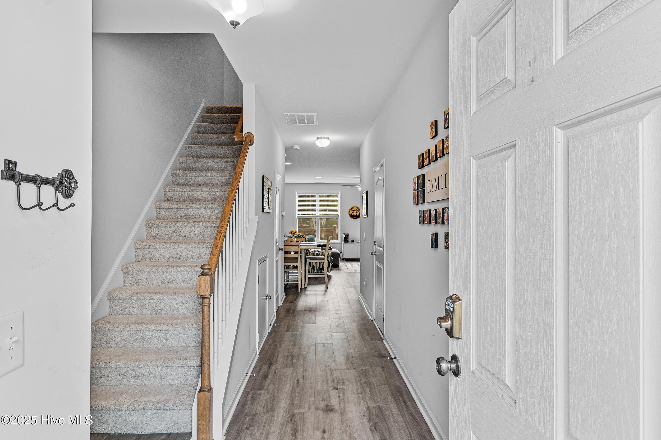 20 Aspen Road Hampstead, NC 28443 - Photo 4 of 29 Hallway