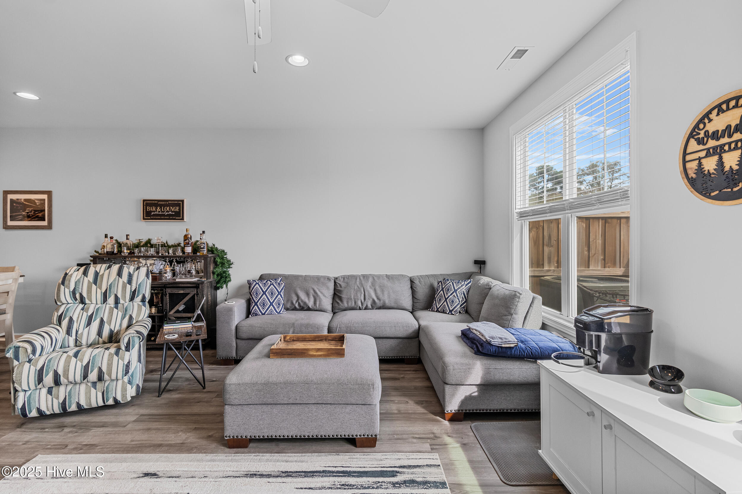 20 Aspen Road Hampstead, NC 28443 - Photo 10 of 29 Living Room-3