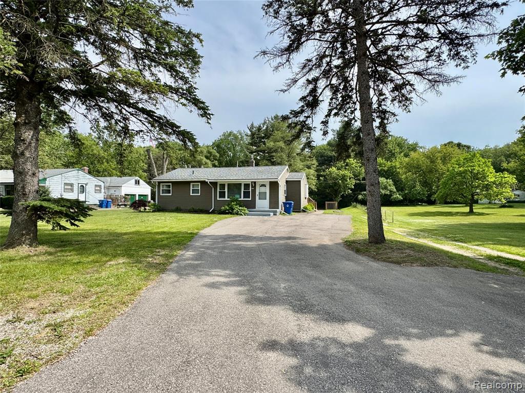 7125 Pontiac Lake Road Waterford, MI 48327 - Photo 2 of 2