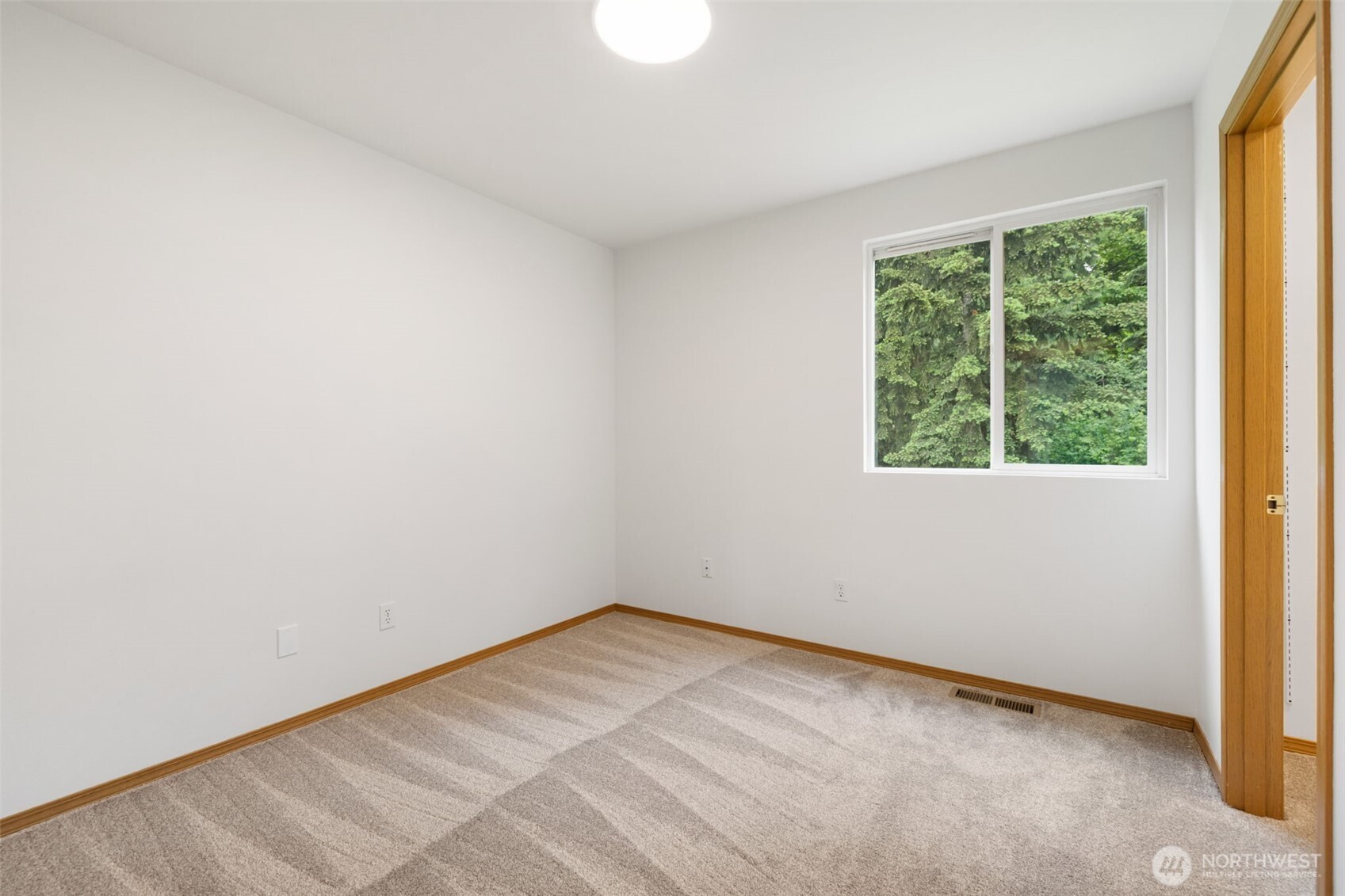 3560 Courtyard Lane Bremerton, WA 98310 - Photo 15 of 26 an empty room with a window