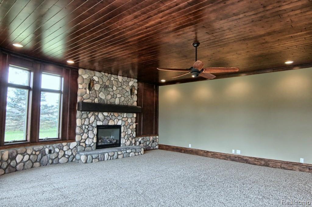 22200 30 Mile Road Ray, MI 48096 - Photo 12 of 31 Family_Room_2nd_View.jpg