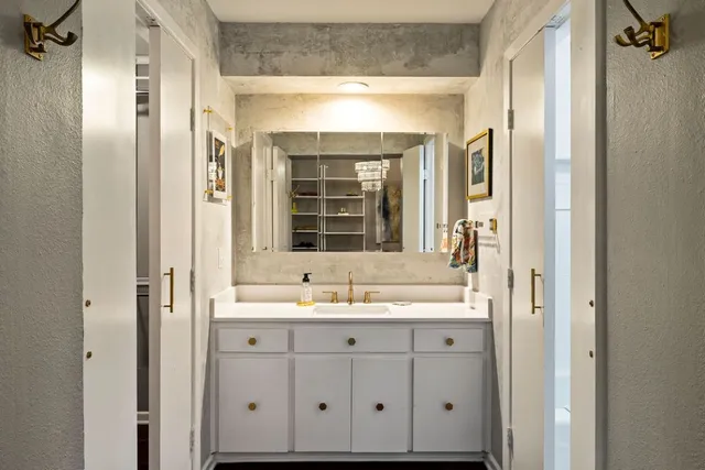 $540,000 | 1707 Spyglass Drive, Unit 123, Austin, TX 78746