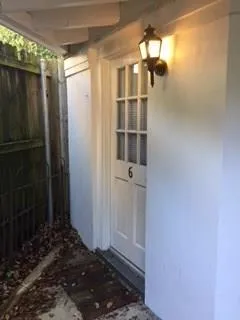 $1,095 | 3116 Prytania Street, Unit 6, New Orleans, LA 70115