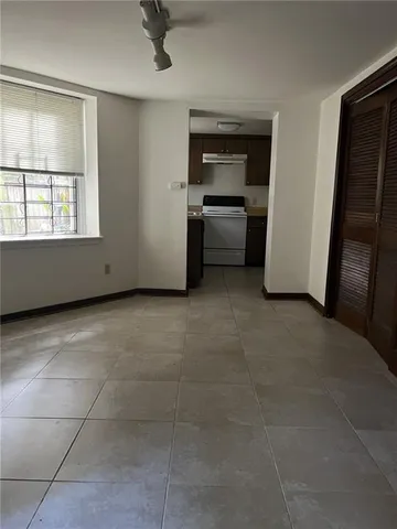 $1,095 | 3116 Prytania Street, Unit 6, New Orleans, LA 70115