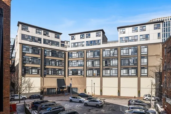 $2,800 | 12 Stoneholm Street, Unit 304, Boston, MA 02115