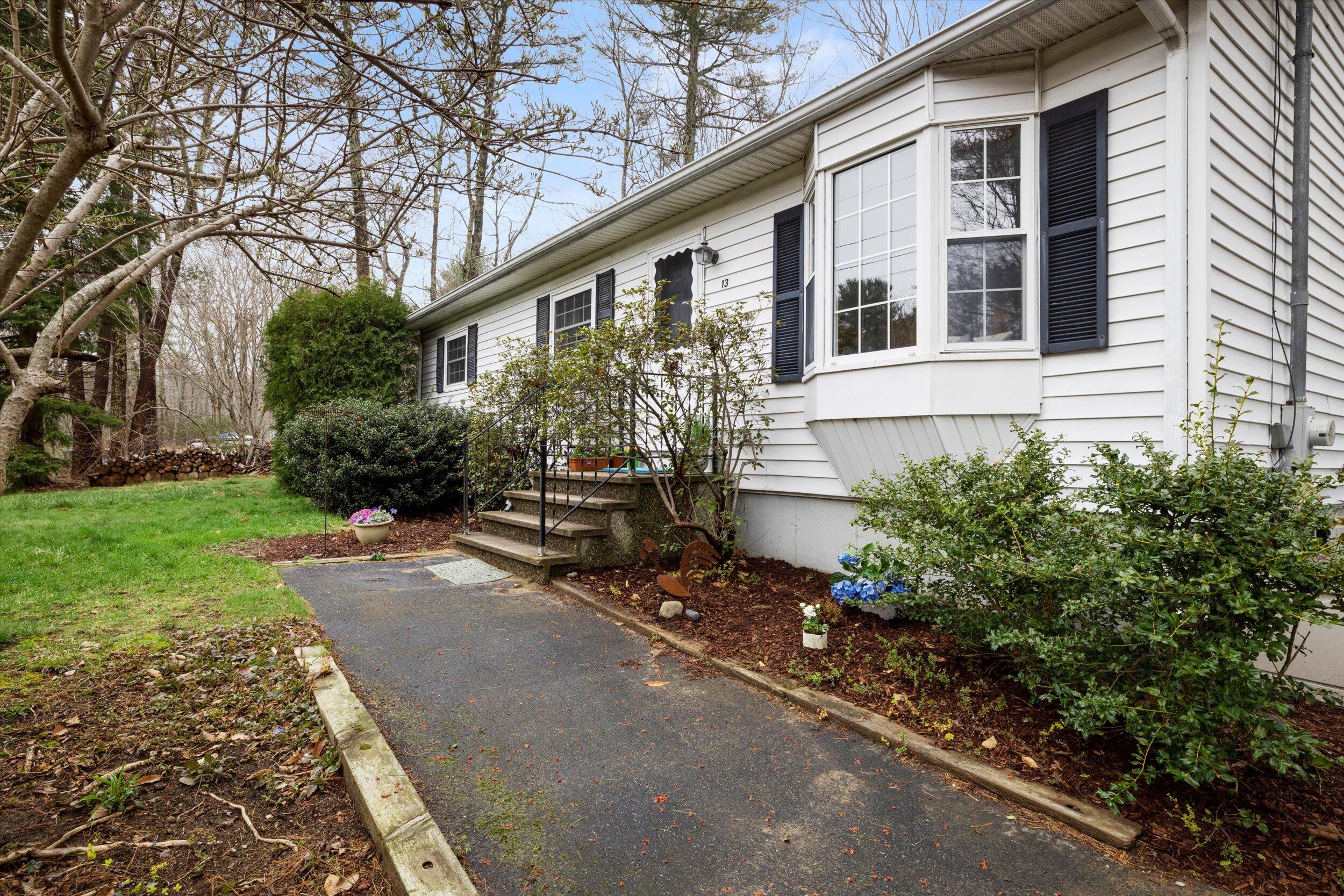 13 Dean Road York, ME 03909 - Photo 3 of 25 Front Entry