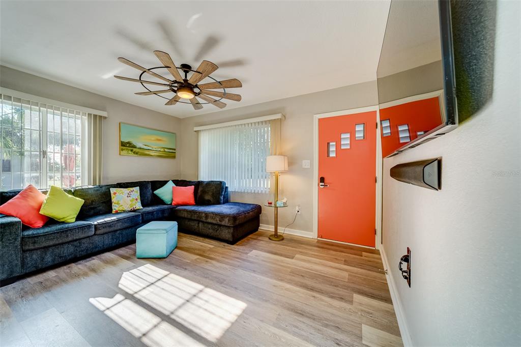 10802 Mohawk Road St. Petersburg, FL 33708 - Photo 3 of 58
