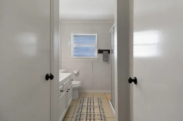 a bathroom with a toilet