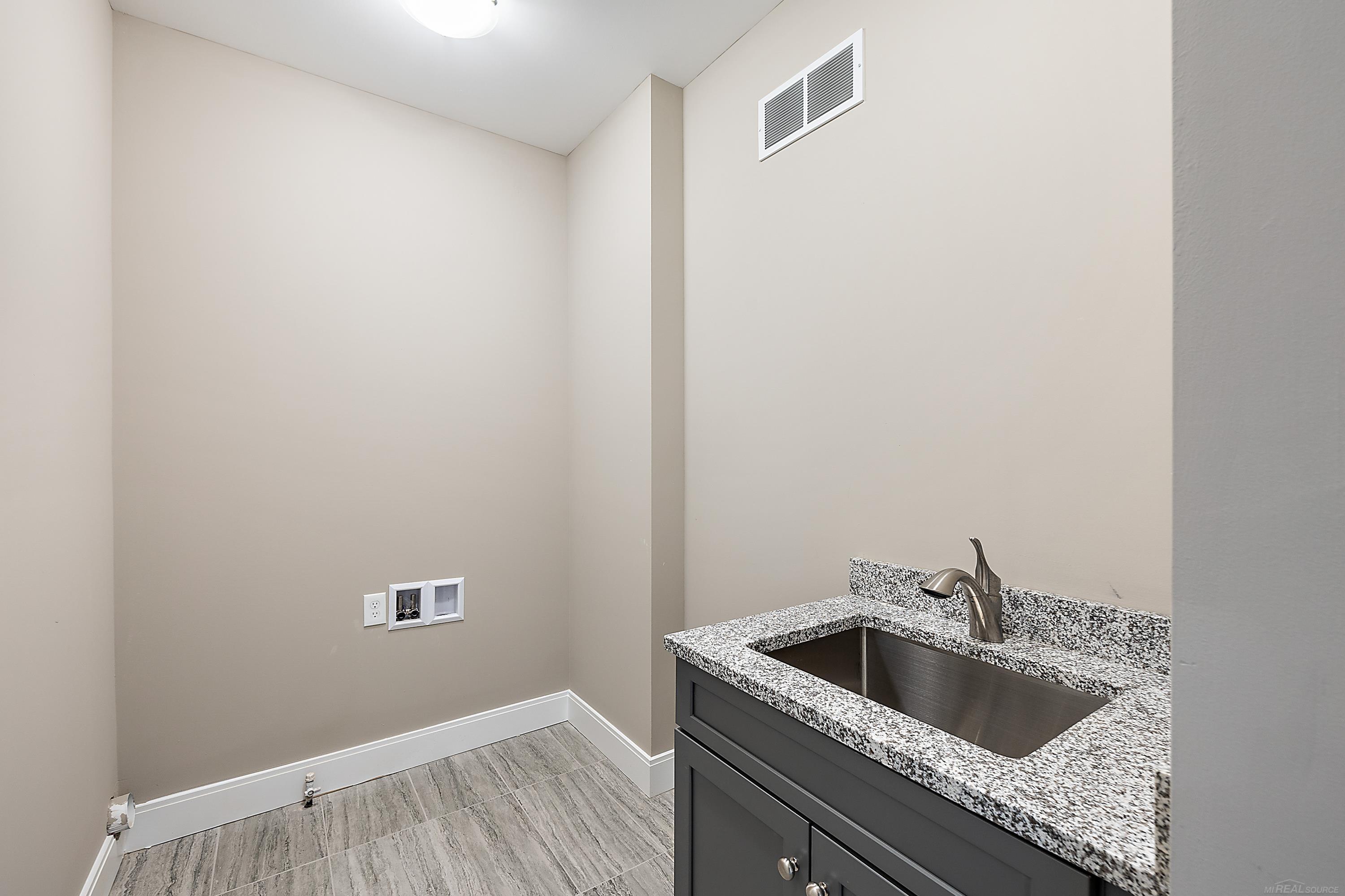 3882 Albatross Court Rochester, MI 48309 - Photo 28 of 38 50104571-28.JPG