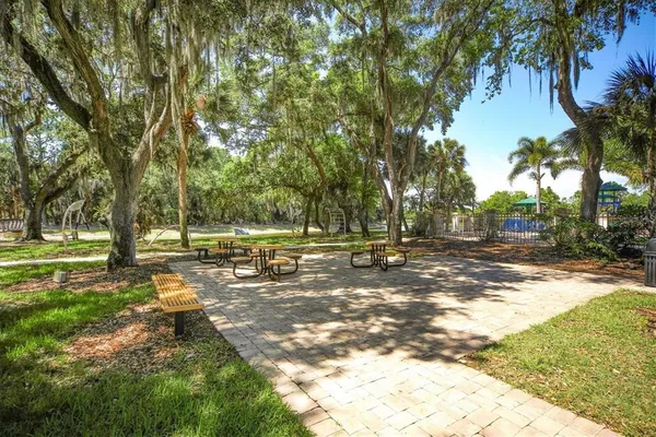 $3,800 | 8319 Nice Way, Sarasota, FL 34238
