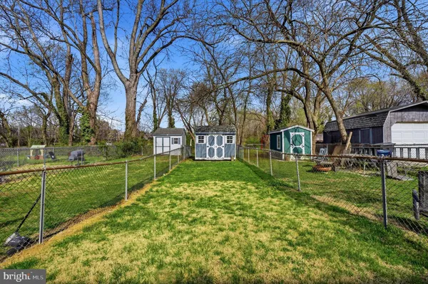 a view of house with a big yard