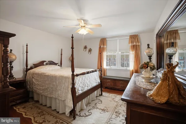 a bed room with a bed and windows