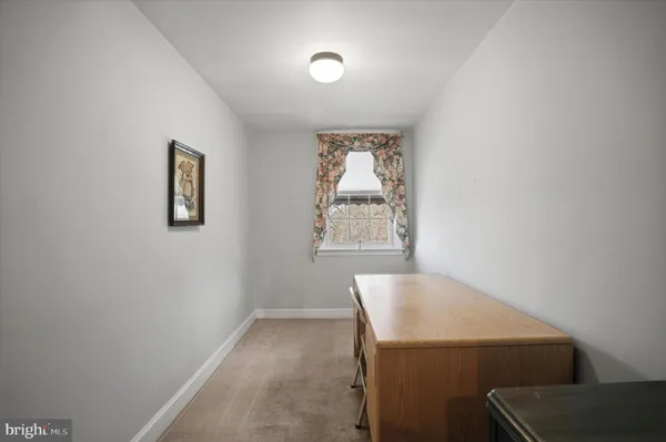 a view of entryway with window