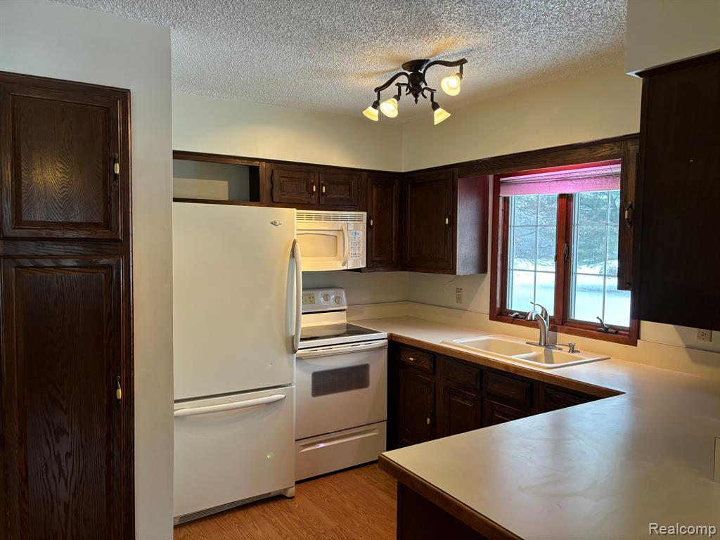 4143 North Henderson Road Davison, MI 48423 - Photo 5 of 16