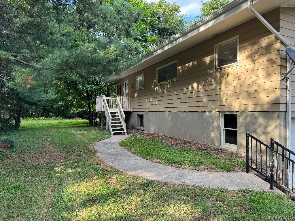 170 Leber Road Blauvelt, NY 10913 - Photo 3 of 15 a front view of house with yard