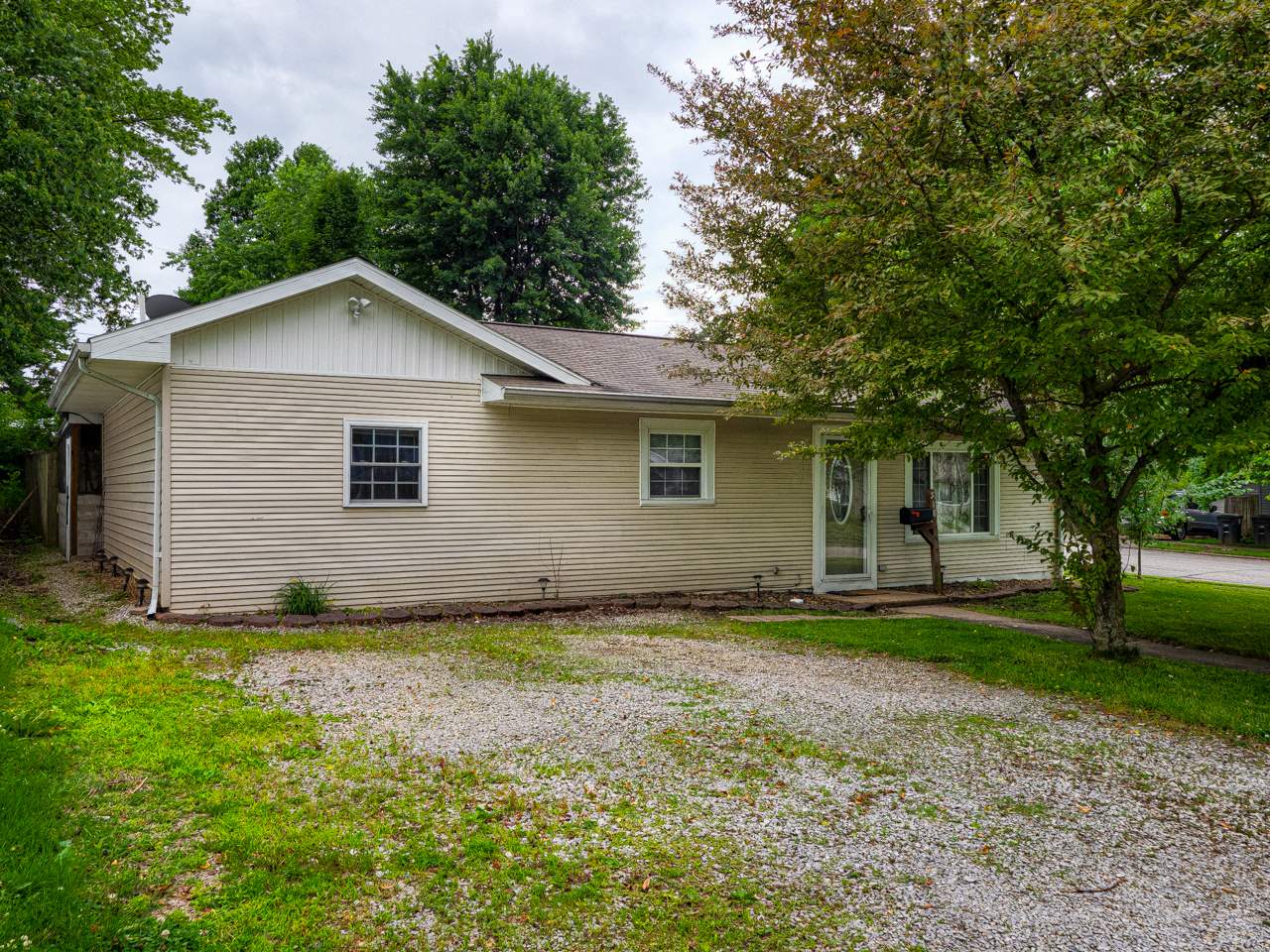 518 Hanover Road Evansville, IN 47710 - Photo 2 of 36 Gallery Image 2