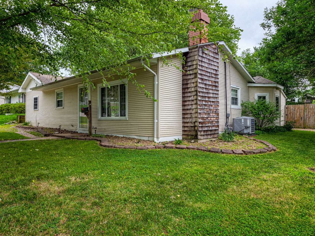 518 Hanover Road Evansville, IN 47710 - Photo 3 of 36 Gallery Image 3