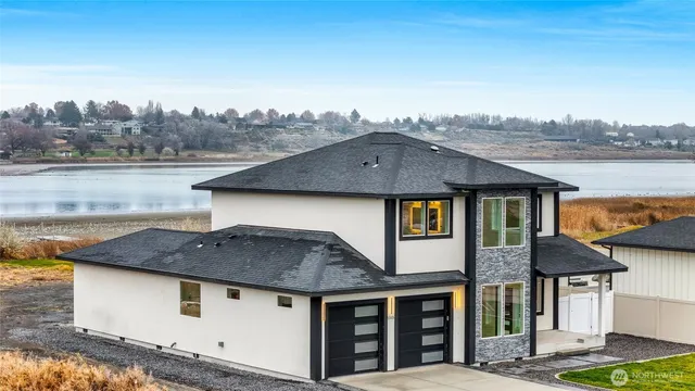 $1,200,000 | 1515 West Lakeside Drive, Moses Lake, WA 98837