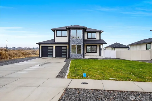 $1,200,000 | 1515 West Lakeside Drive, Moses Lake, WA 98837