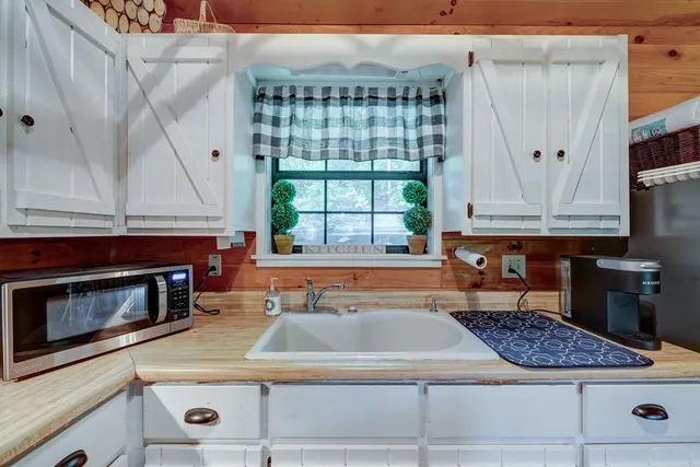 $350,000 | 705 Hickory Drive, Mineral Bluff, GA 30559