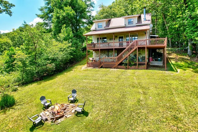 $350,000 | 705 Hickory Drive, Mineral Bluff, GA 30559