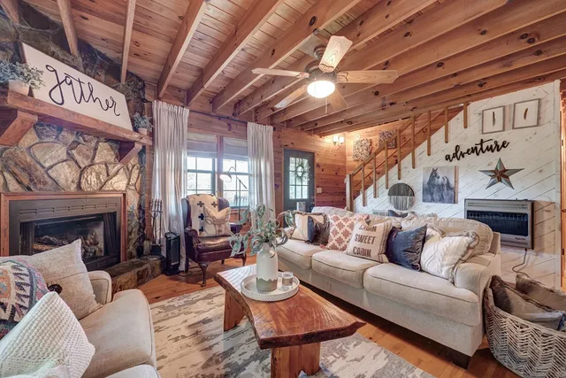 $350,000 | 705 Hickory Drive, Mineral Bluff, GA 30559