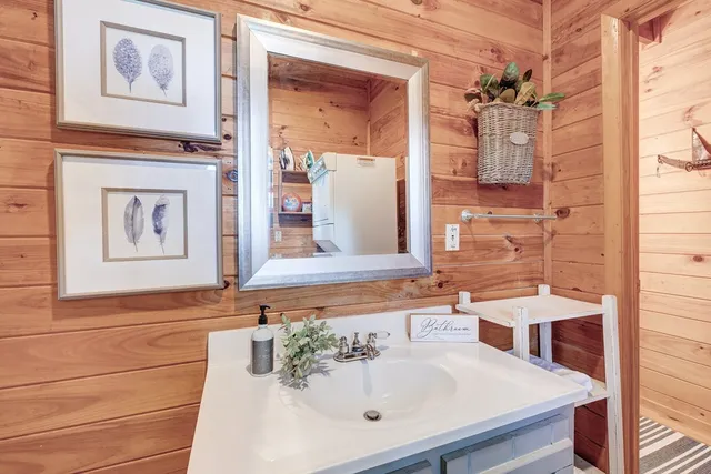 $350,000 | 705 Hickory Drive, Mineral Bluff, GA 30559