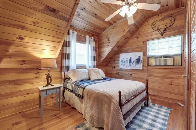 $350,000 | 705 Hickory Drive, Mineral Bluff, GA 30559