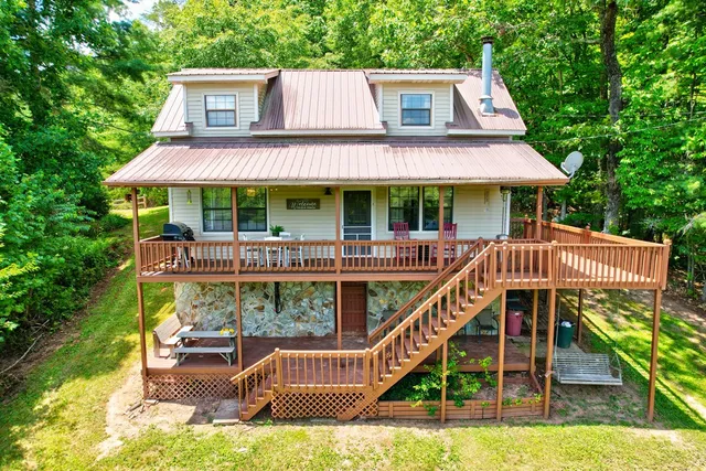 $350,000 | 705 Hickory Drive, Mineral Bluff, GA 30559