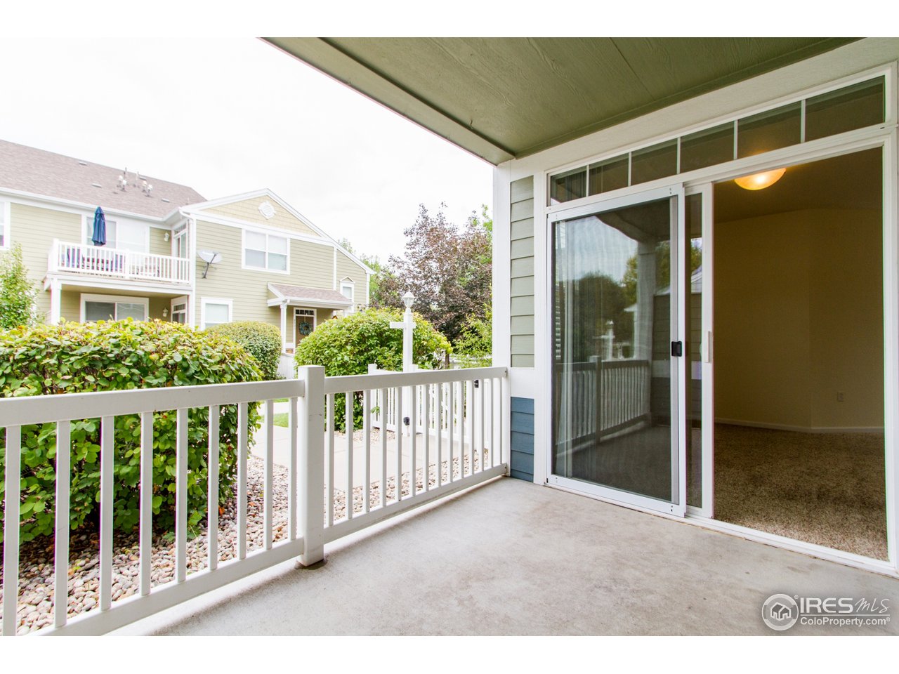 separate patio off dinning room