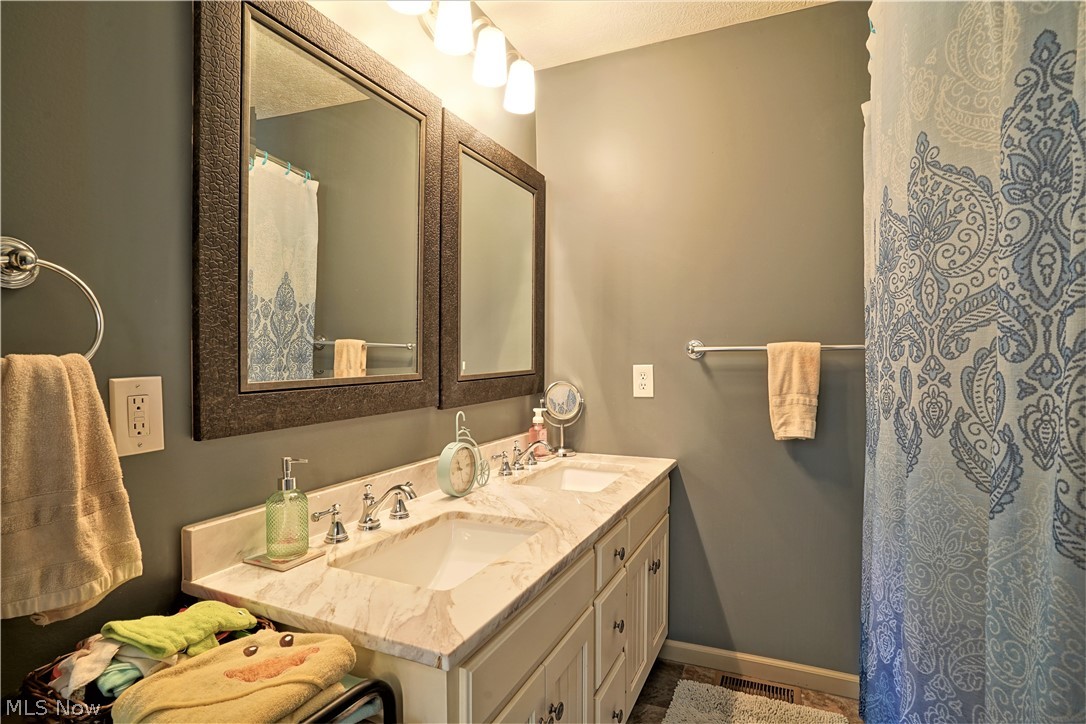 2983 Kendall Road Akron, OH 44321 - Photo 21 of 32