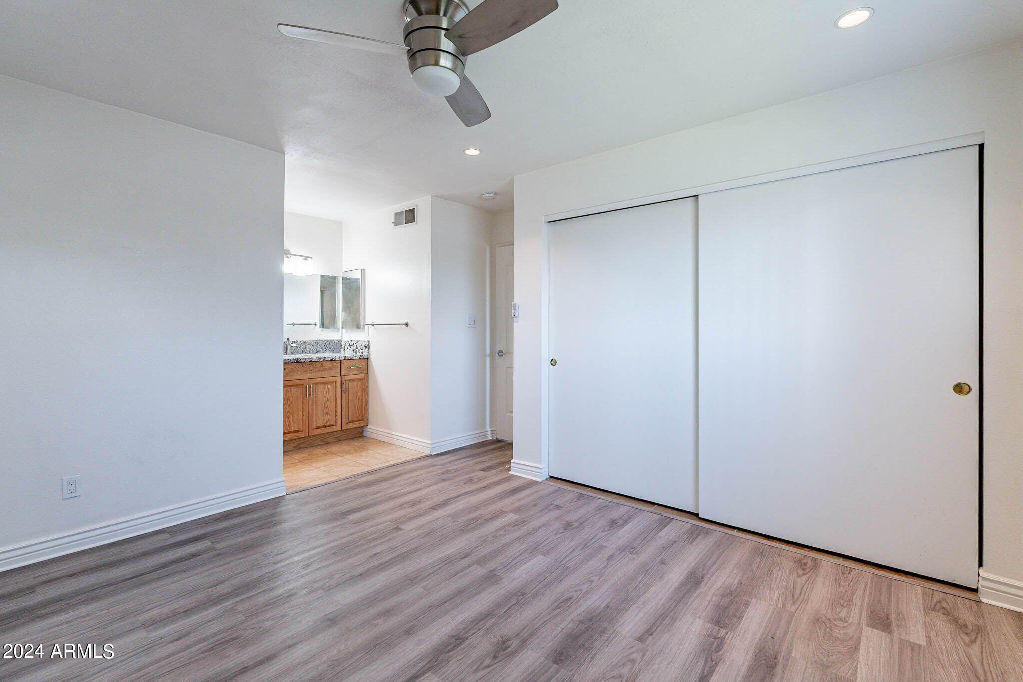 5525 East Thomas Road, Unit D8 Phoenix, AZ 85018 - Photo 54 of 68 21-web-or-mls-Thomas-21