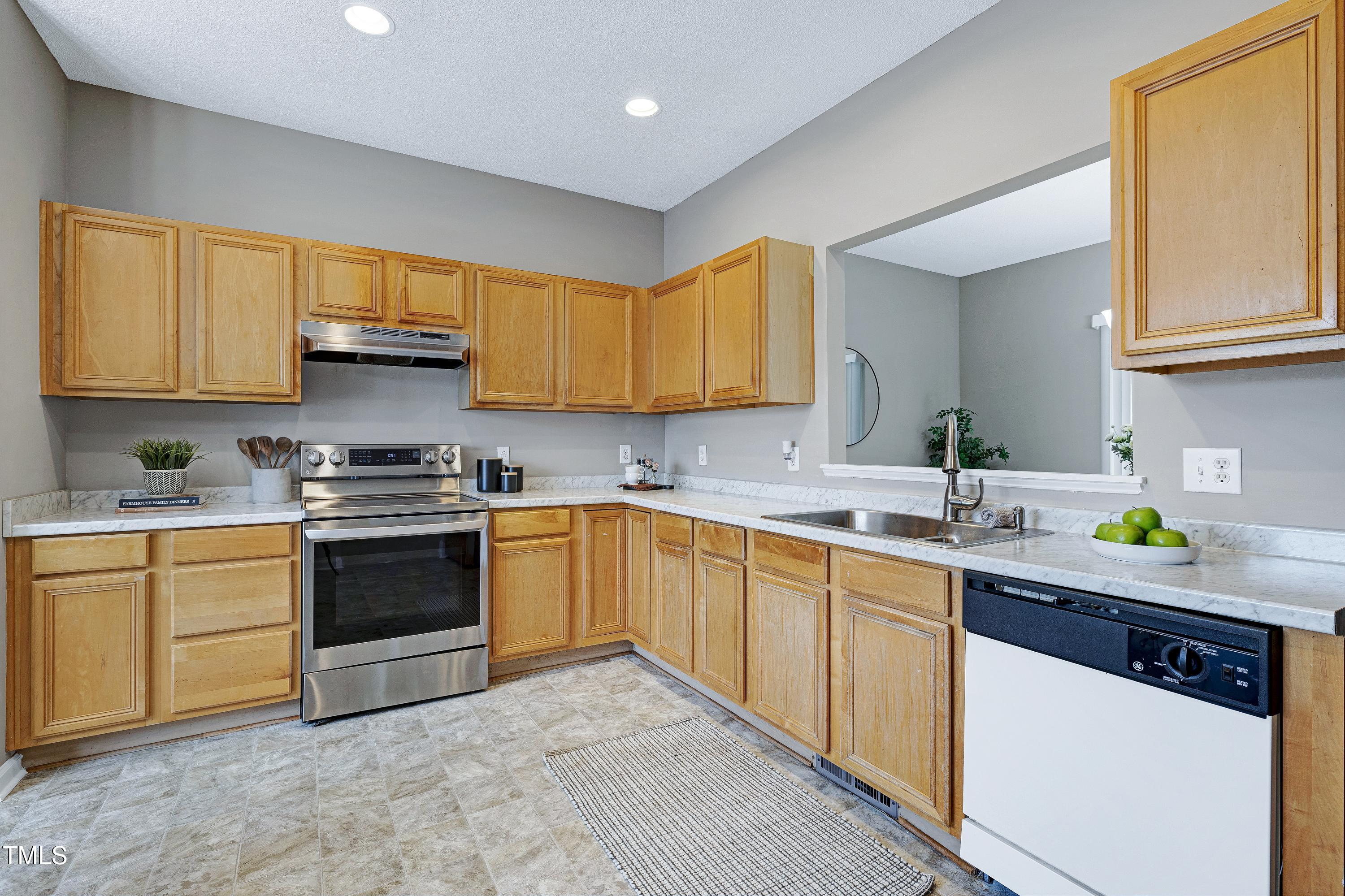 2901 Alder Ridge Lane Raleigh, NC 27603 - Photo 15 of 37 Scene-12