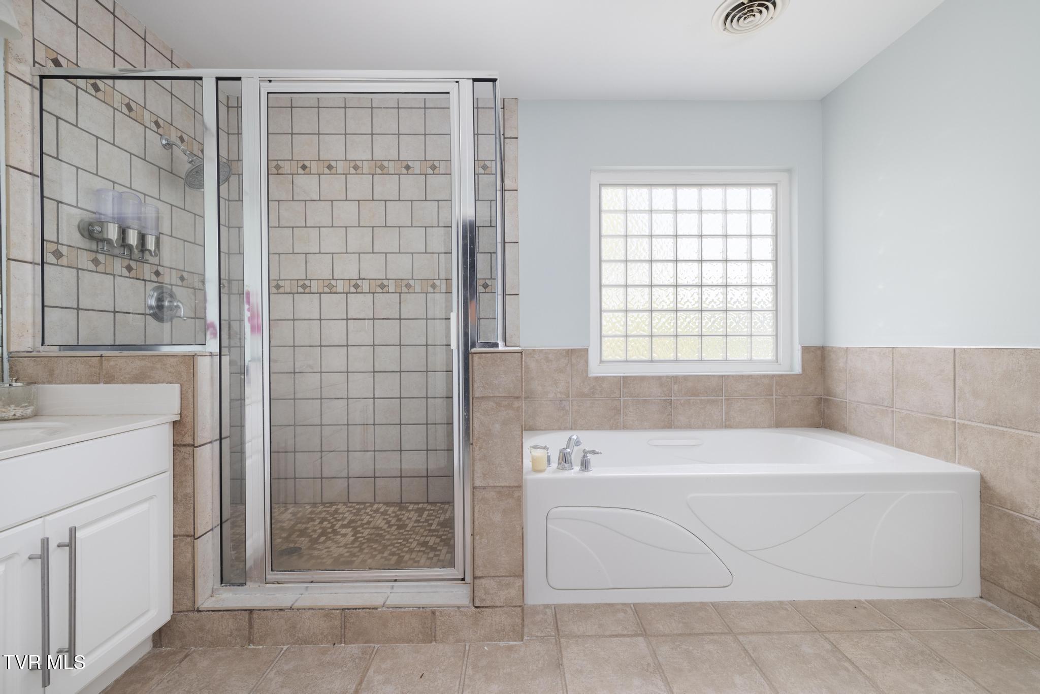 102 Ridgeview Meadows Drive Gray, TN 37615 - Photo 27 of 51 Primary EnSuite