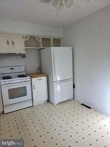 $2,050 | 1008 Fairview Avenue, Wilmington, DE 19809