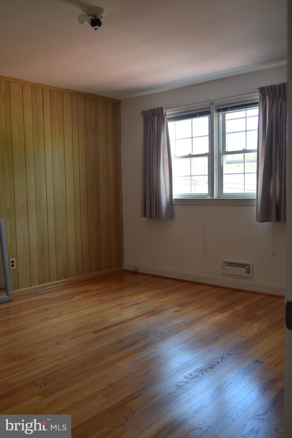 1432 Barrett Road Baltimore, MD 21207 - Photo 14 of 20 Bright master w/ hardwoods!