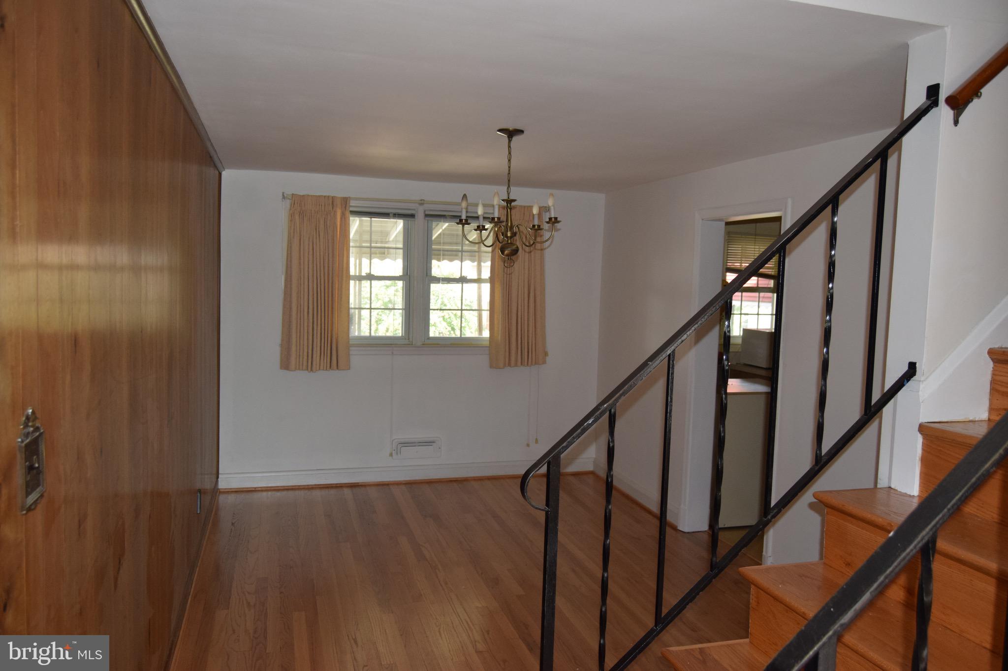 1432 Barrett Road Baltimore, MD 21207 - Photo 4 of 20 Dining room w/hardwoods!
