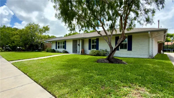 $389,900 | 638 Moray Place, Corpus Christi, TX 78411