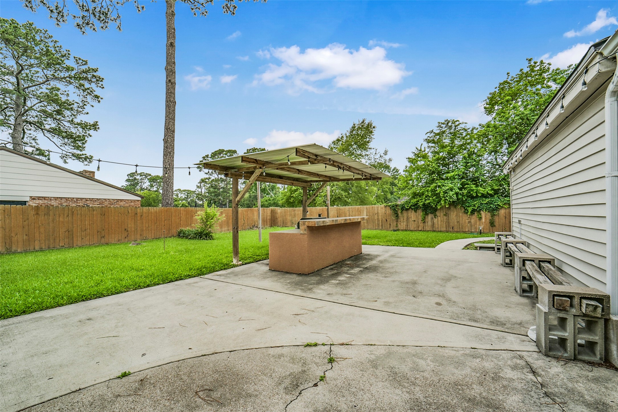 8343 Waynemer Way Houston, TX 77040 - Photo 33 of 38 Large oversized backyard