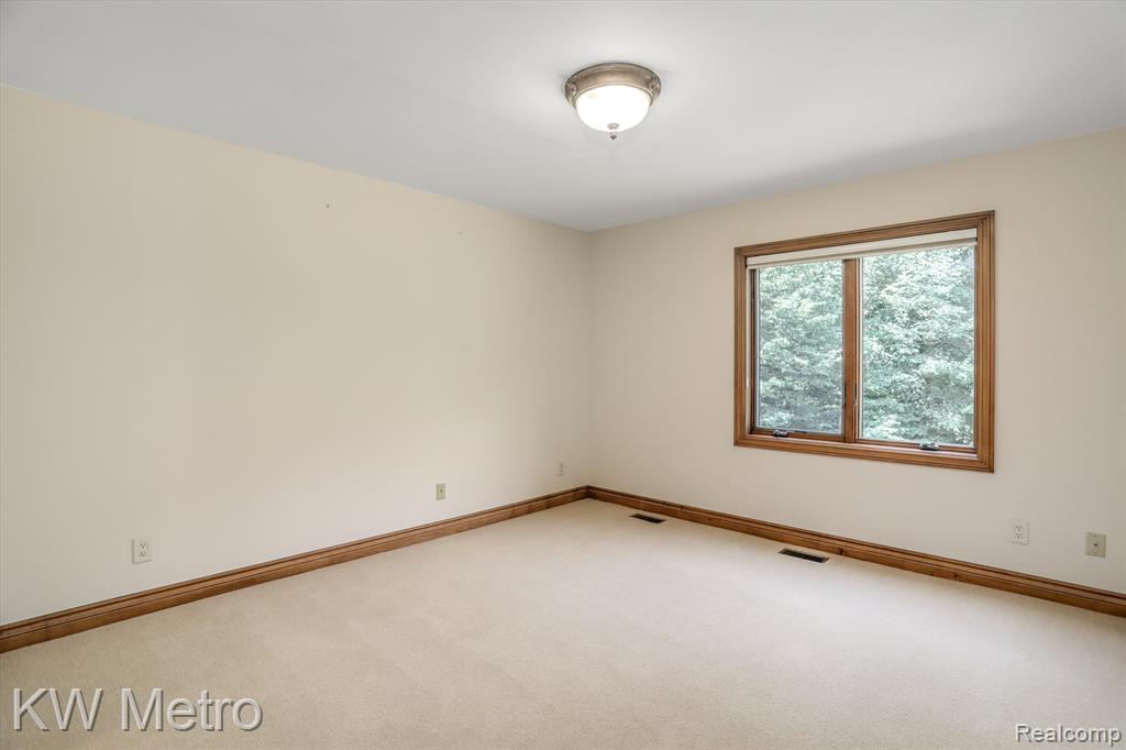 1553 Scenic Hollow Rochester, MI 48306 - Photo 32 of 65