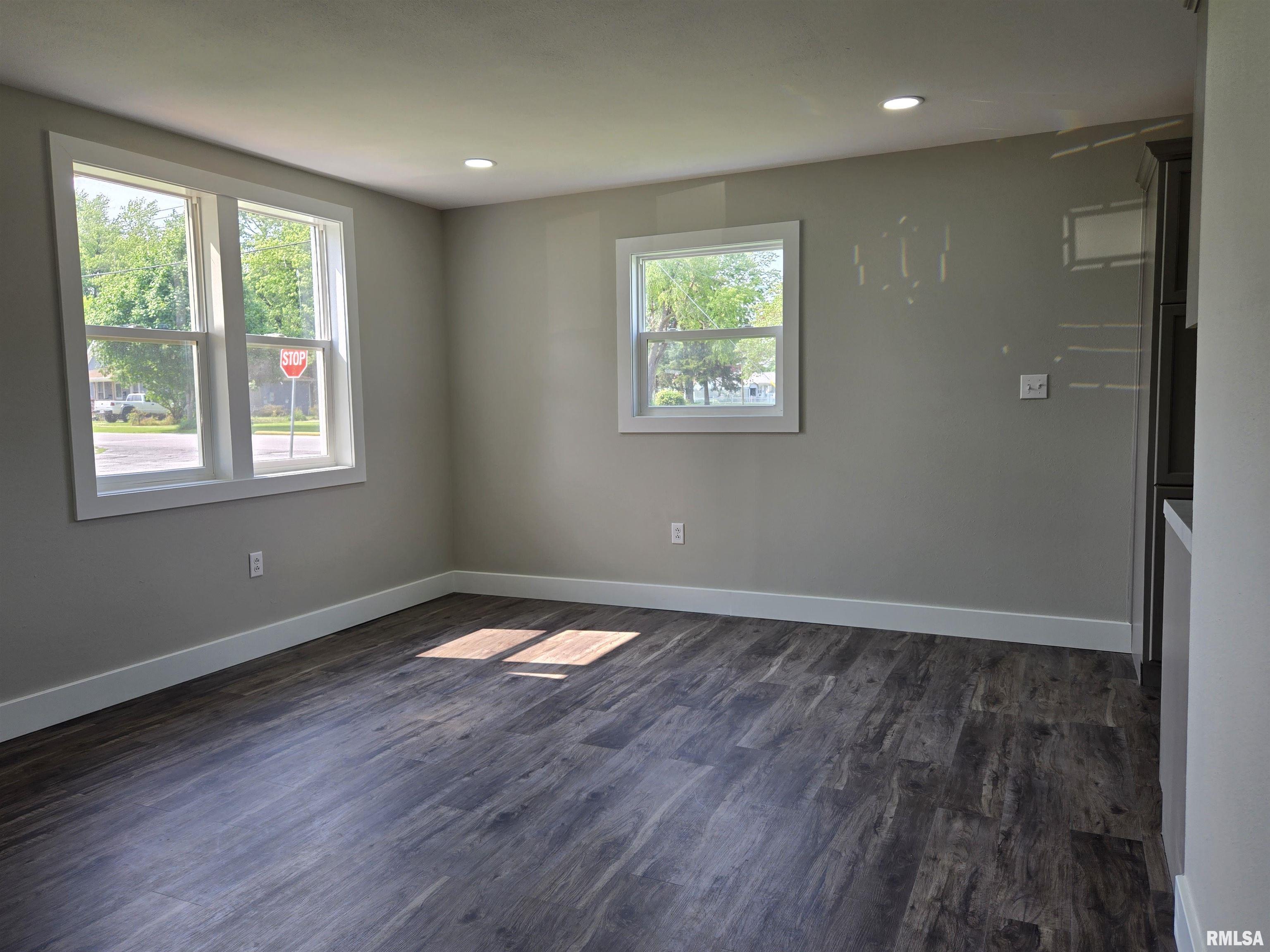 433 North Prairie Avenue Macomb, IL 61455 - Photo 3 of 15