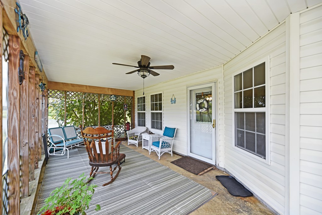 613 Collins Road Dothan, AL 36305 - Photo 25 of 41 Screened-in back porch