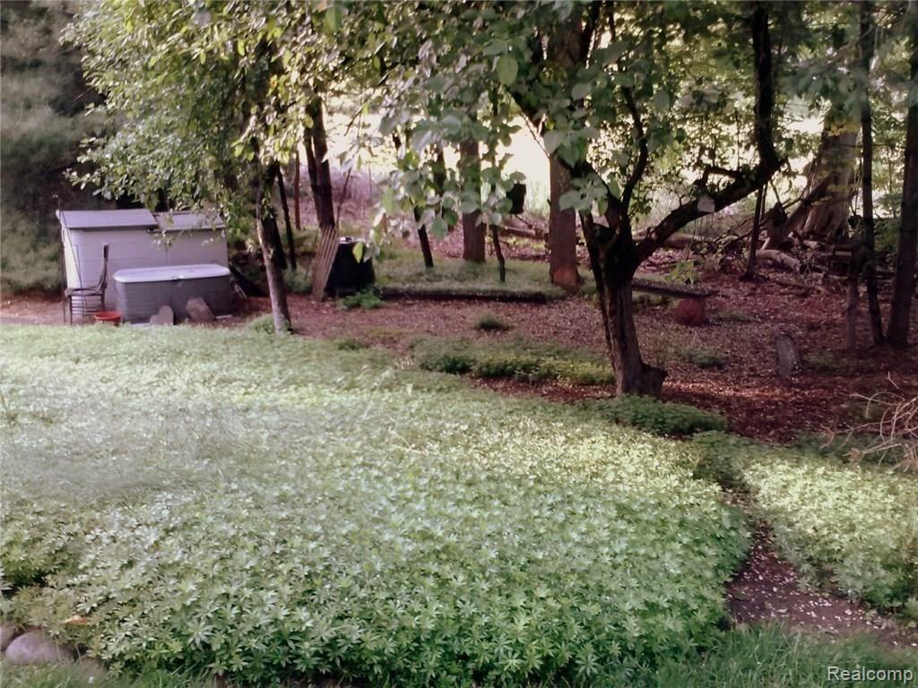 8826 Pettysville Road Pinckney, MI 48169 - Photo 25 of 31 26 YARD.jpg