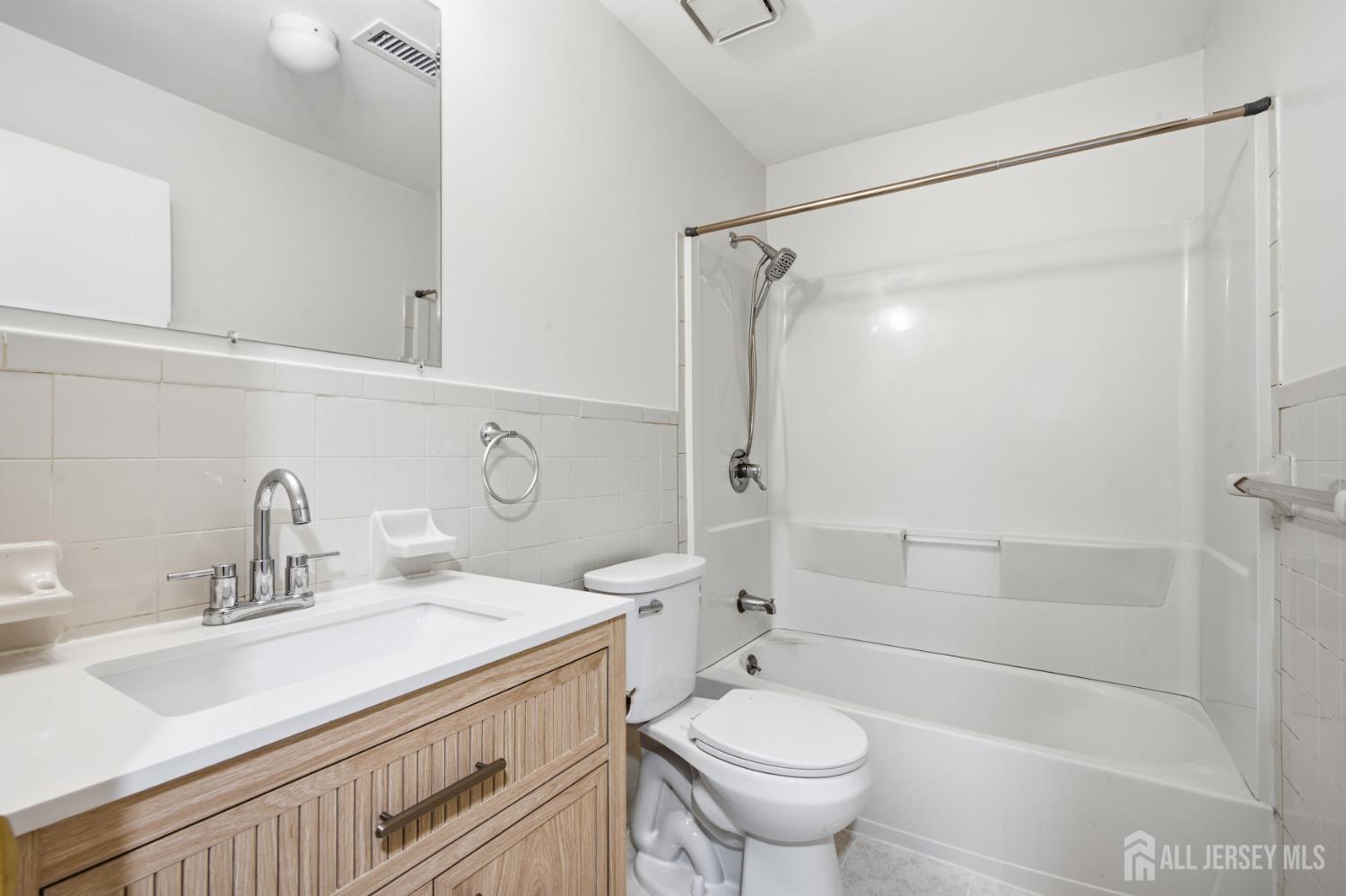 1913 Raspberry Court Edison, NJ 08817 - Photo 14 of 19 Gallery Image 14
