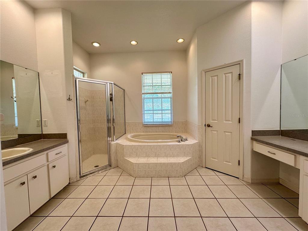 5261 Waterwood Drive Bartow, FL 33830 - Photo 29 of 72 a bathroom with a sink a toilet and shower